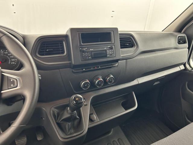 Renault Master image 1