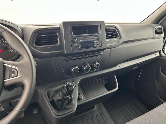 Renault Master image 1