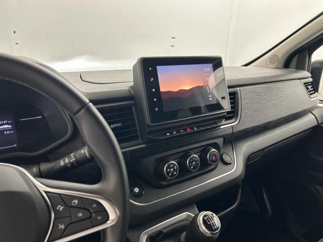 Renault Trafic image 1