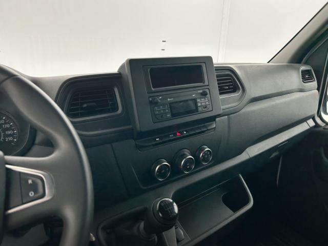 Renault Master image 1