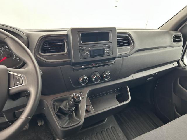Renault Master image 2