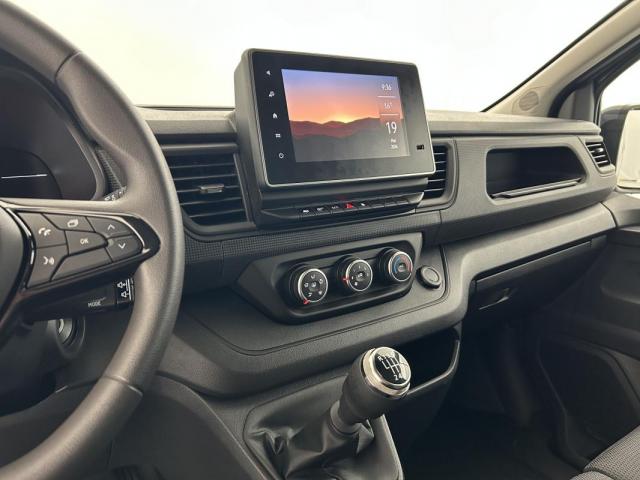 Renault Trafic image 1