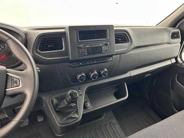 Renault Master image 2
