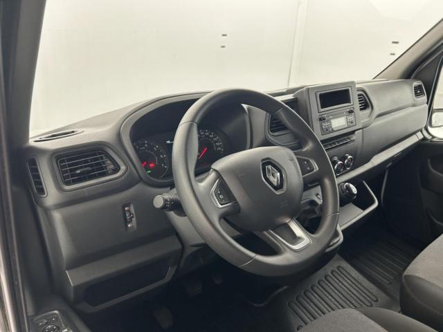 Renault Master image 2