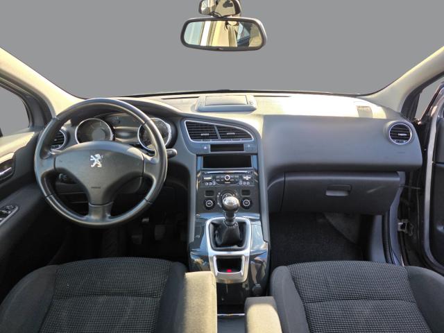Peugeot 5008 image 1