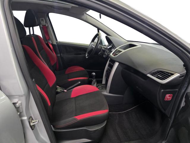 Peugeot 207 image 2