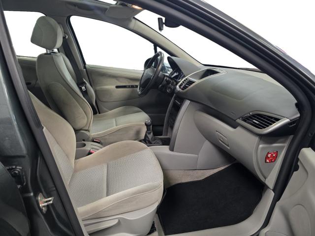 Peugeot 207 image 2