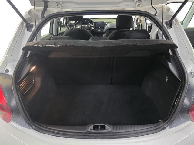 Peugeot 208 image 2