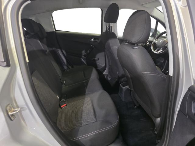 Peugeot 208 image 1