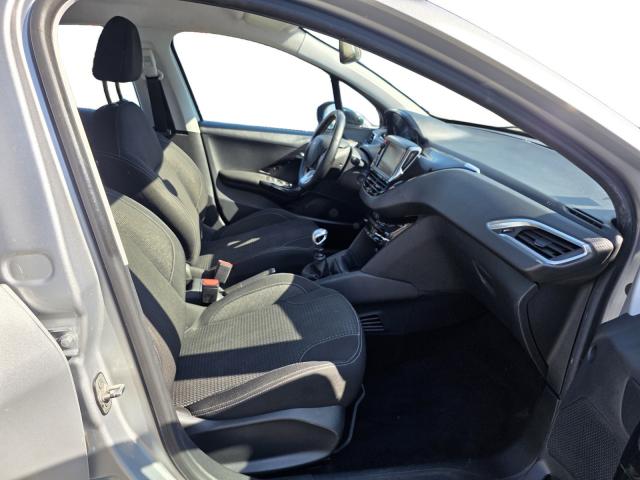 Peugeot 208 image 2