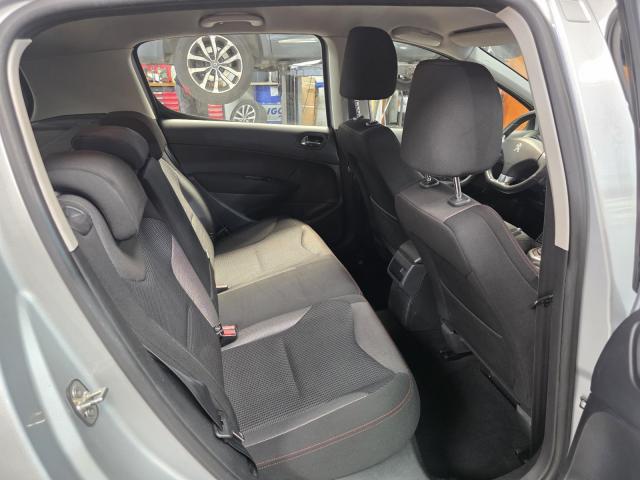 Peugeot 308 image 2