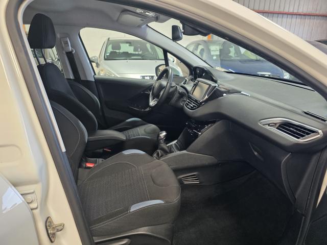 Peugeot 208 image 1