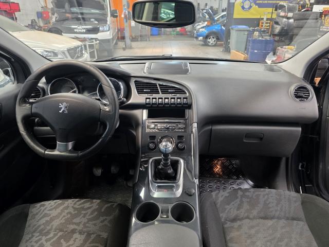 Peugeot 3008 image 2