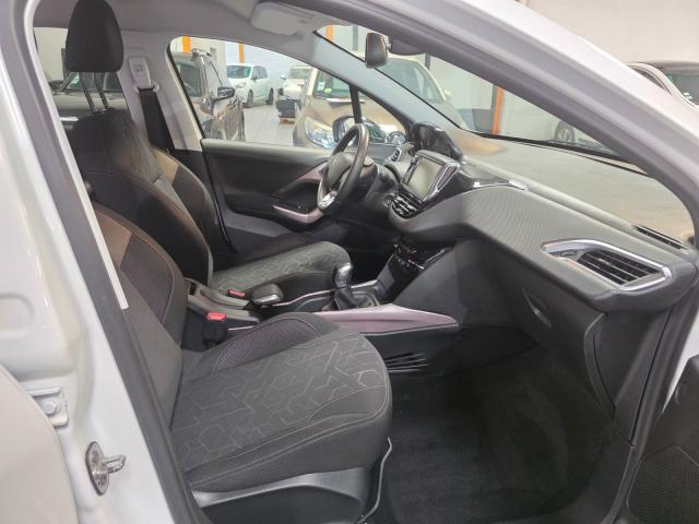 Peugeot 2008 image 2