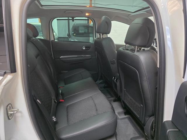 Peugeot 3008 image 2