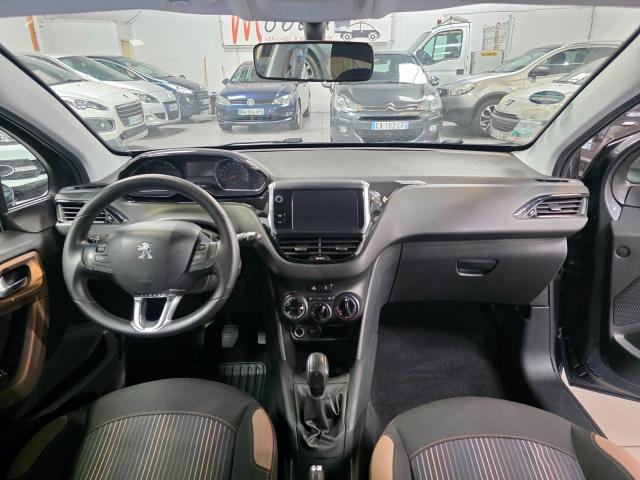 Peugeot 208 image 1