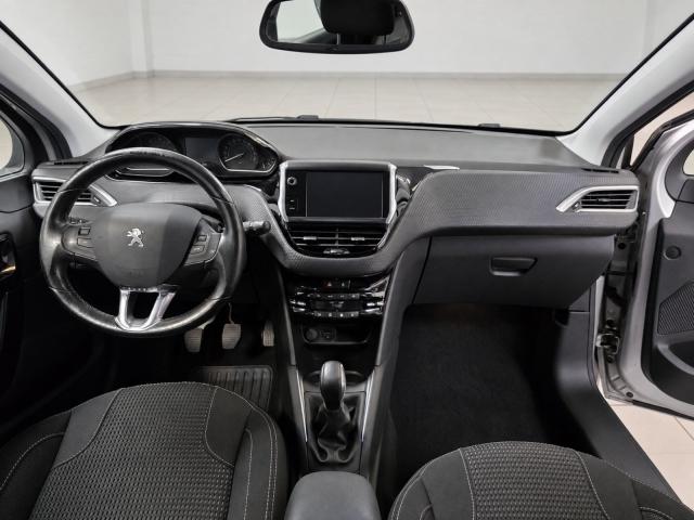 Peugeot 208 image 3