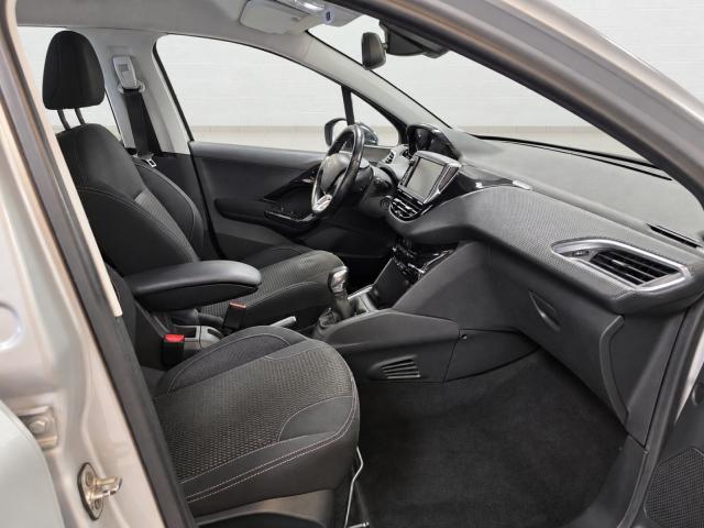 Peugeot 208 image 8