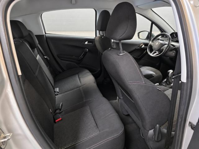Peugeot 208 image 7