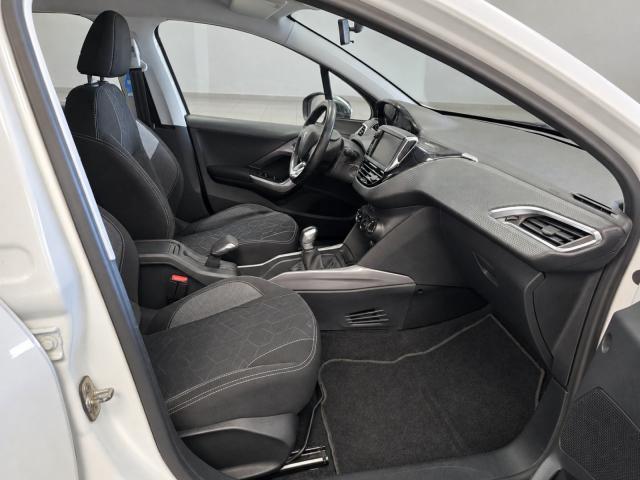 Peugeot 2008 image 1
