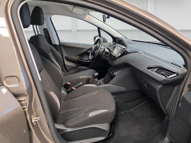 Peugeot 208 image 5