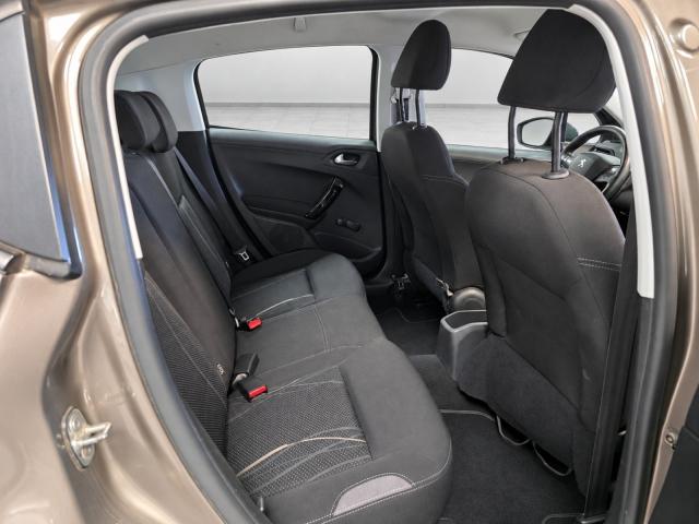 Peugeot 208 image 6
