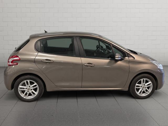 Peugeot 208 image 8