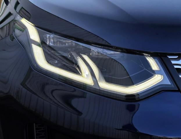 Land Rover Discovery Sport image 1