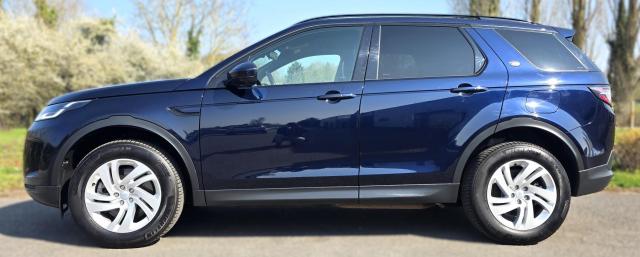 Land Rover Discovery Sport image 2