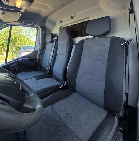Renault Master image 2