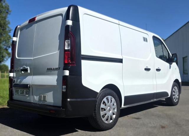 Renault Trafic image 2
