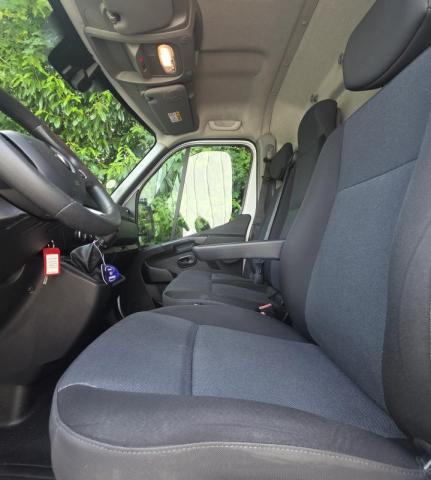 Renault Master image 2