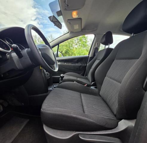 Peugeot 207 image 6