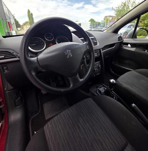 Peugeot 207 image 2