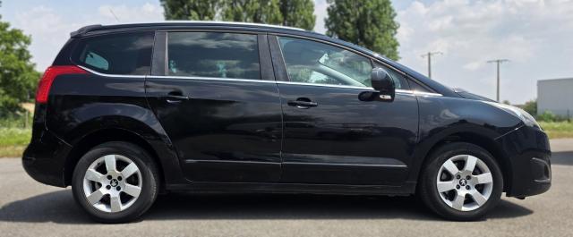 Peugeot 5008 image 1