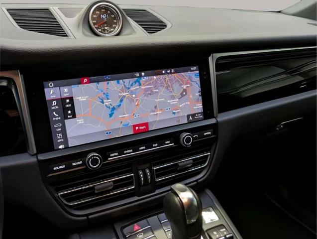 Porsche Macan image 5