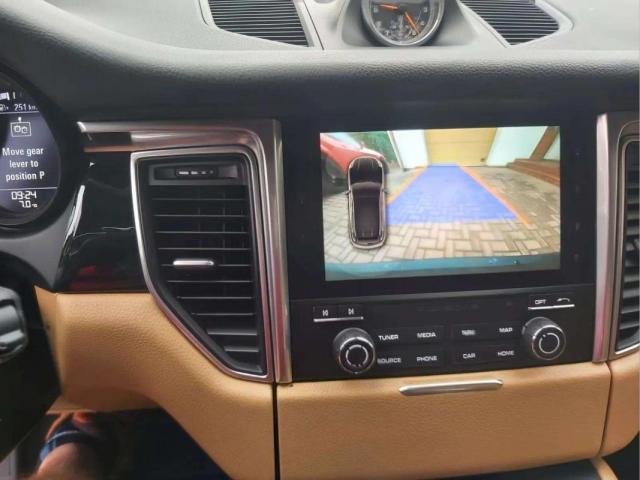 Porsche Macan image 9