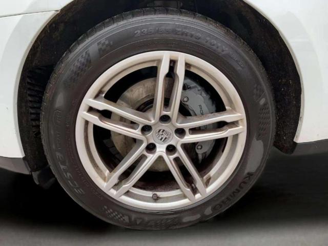 Porsche Macan image 1