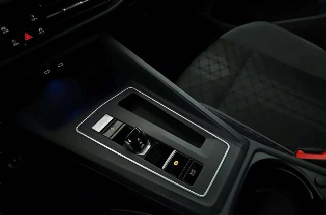 Volkswagen Golf image 5