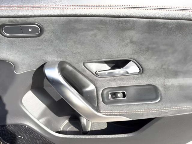 Mercedes Benz Cla image 9