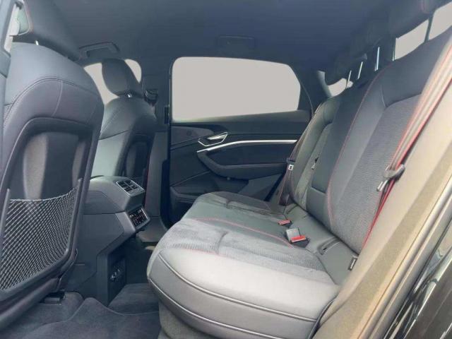 Audi Q8 image 8