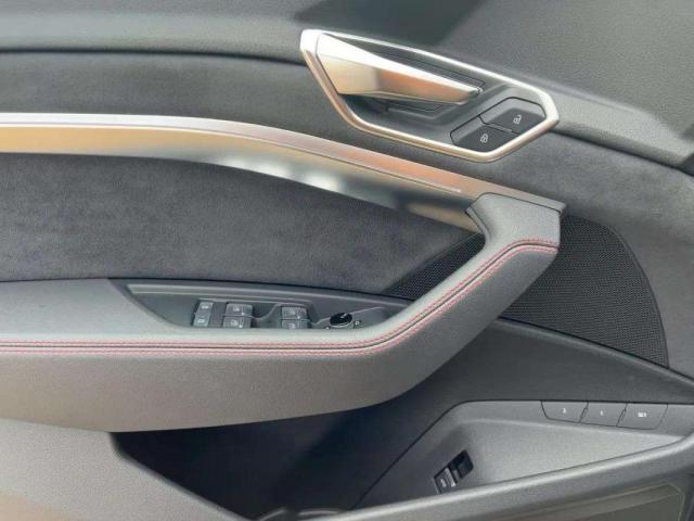 Audi Q8 image 3