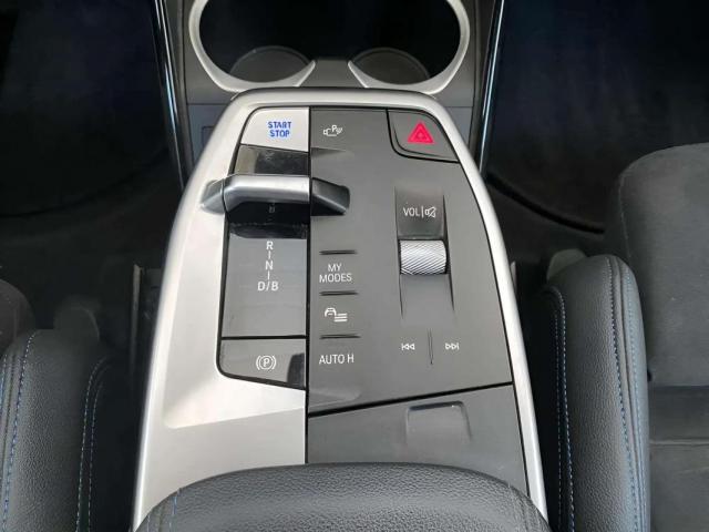 Bmw Ix1 image 3