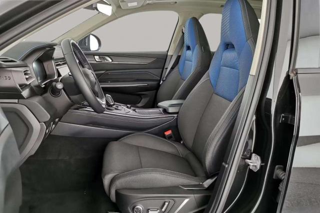 Lynk & Co 01 image 5