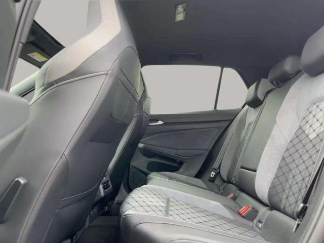 Volkswagen Golf image 9