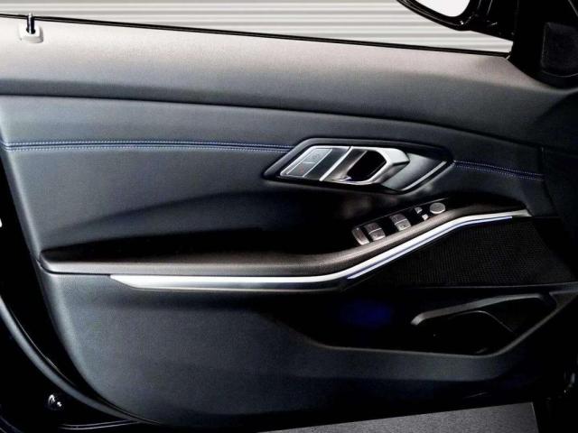 Bmw 320 image 5