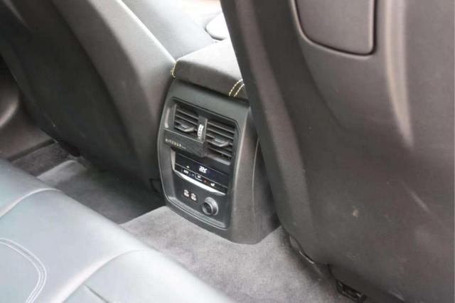 Bmw 330 image 2
