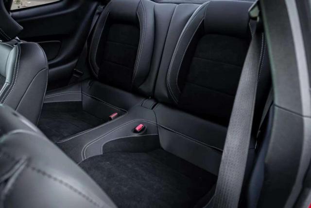 Ford Mustang image 2