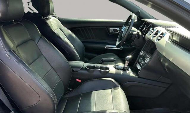 Ford Mustang image 8