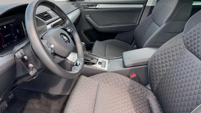 Skoda Superb Combi image 7